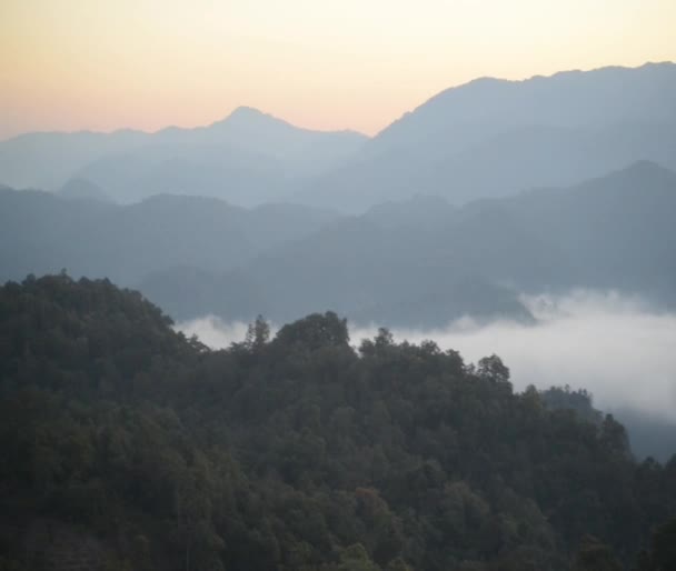 Paesaggio Montano Con Bel Cielo Nuvole Bianche Con Sole Del — Video Stock