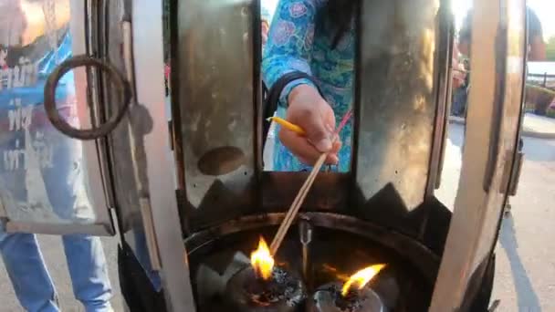 Bangkok Tajlandia Luty 2019 Niezidentyfikowani Ludzie Zapalili Kadzidło Ogniem Świecami — Wideo stockowe