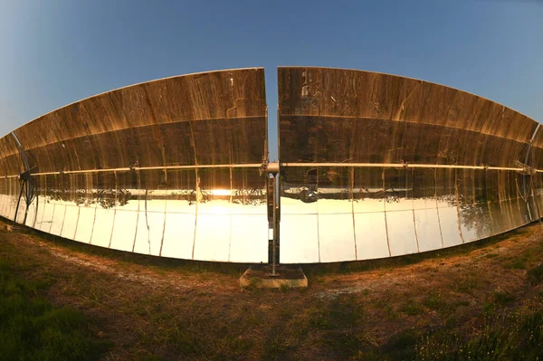 Solar Parabolic Troughs Alternative Electricity Source Concept Sustainable Resources Environment — Stock Photo, Image