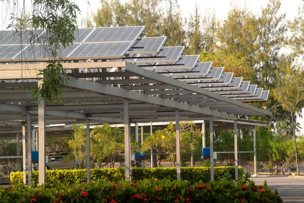 Painéis Energia Solar Instalados Telhado Estacionamento Qual Uso Mais Eficiente — Fotografia de Stock