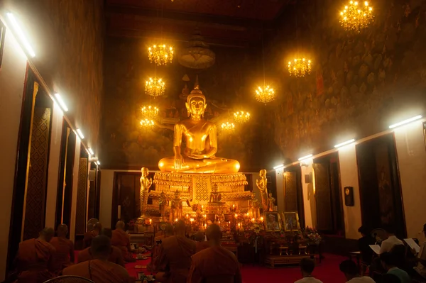 Golden Buddha in Wat Rat Natda Ram Worawihan Monastery. — Stock Photo, Image