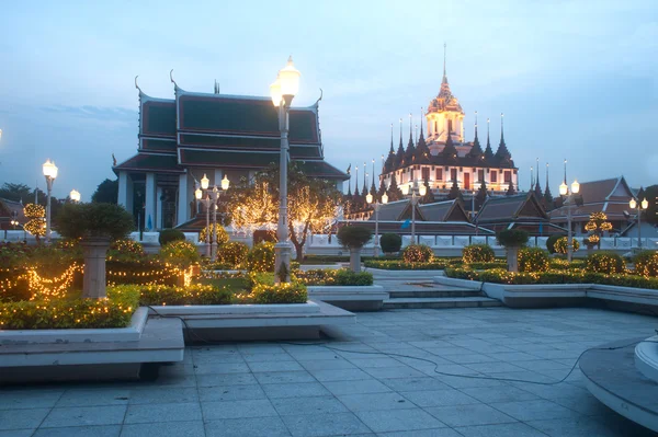 Escenario del crepúsculo en el monasterio Wat Rat Natda Ram Worawihan . —  Fotos de Stock