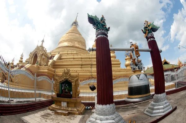 Maha Lokamarazein Kuthodaw Pagoda en Myanmar . —  Fotos de Stock