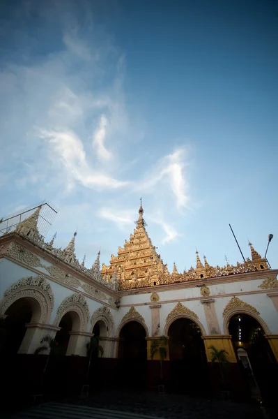 Maha Muni Pagoda na cidade de Mandalay, Mianmar . — Fotografia de Stock