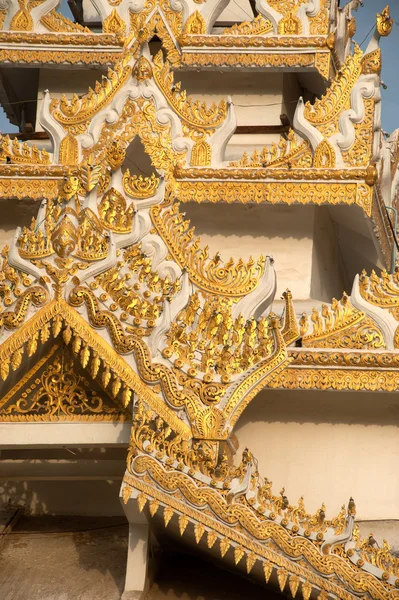 Myanmar arte en Maha Muni Pagoda . — Foto de Stock