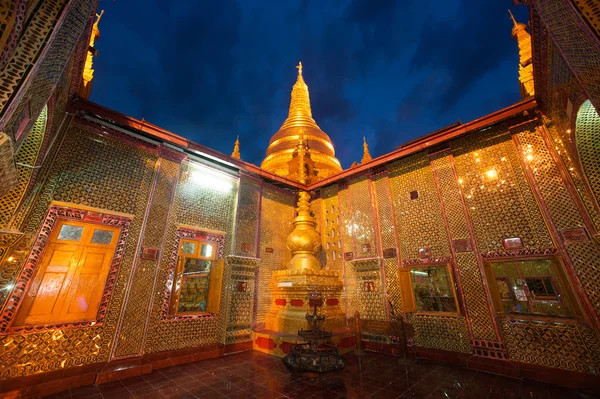 Twilight at Sutaungyai Pagoda in Mandalay Hill. — Stock Photo, Image