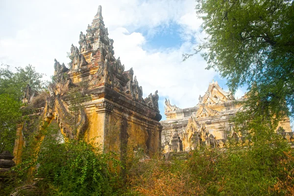 Maha Aung teeds Bon Zan kloster. — Stockfoto