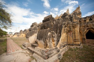 Maha Aung Mye Bon Zan Manastırı.