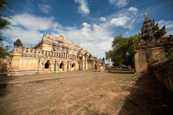 Maha Aung teeds Bon Zan kloster. — Stockfoto