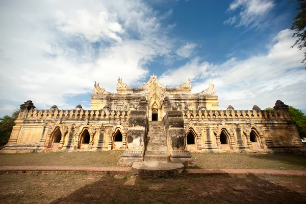 Maha Aung Krisztián Bon Zan kolostor. — Stock Fotó