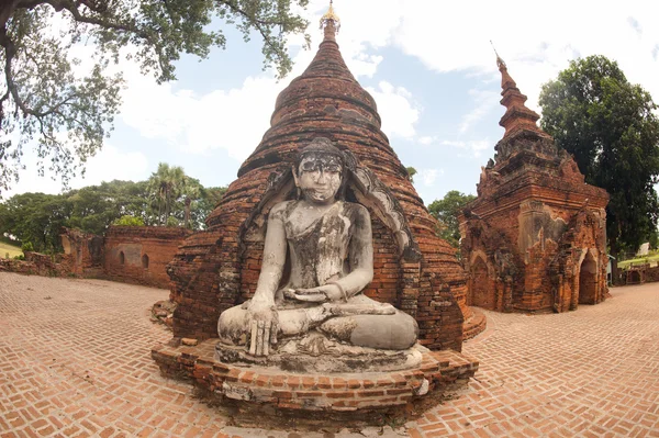 Oude Boeddha in Yadana Hsemee pagode Complex. — Stockfoto