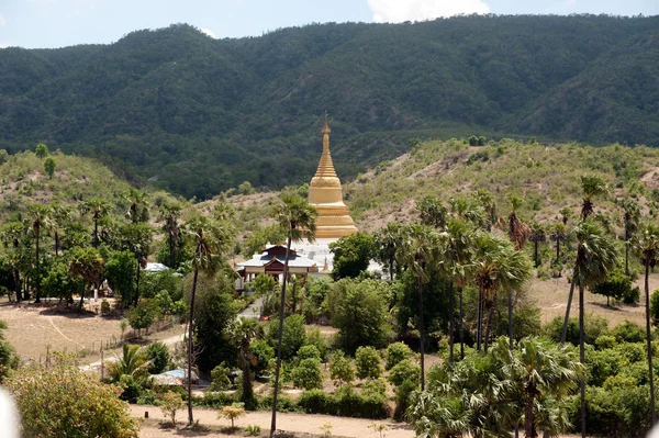 Goldene Pagode in der Nähe der Mingon-Pagode. — Stockfoto