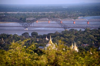 Sagaing hill, Sagaing bölümü, Myanmar nehirden Ayeyarwady görünümünü.