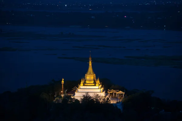 ザガイン ・ ヒル、ミャンマーのザガイン管区からイラワジ川の夜景. — ストック写真