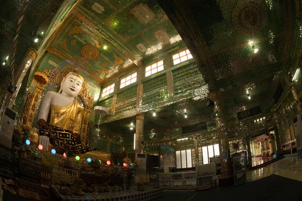 The seated Buddha presiding in Soon U Pone Nya Shin Paya,Myanmar. — Stock Photo, Image