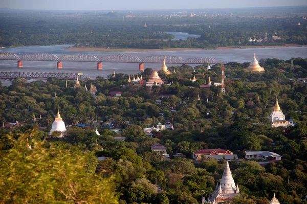 Blick auf den Ayeyarwady-Fluss vom sagaing hill, sagaing division, myanmar. — Stockfoto