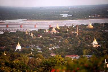 Sagaing hill, Sagaing bölümü, Myanmar nehirden Ayeyarwady görünümünü.