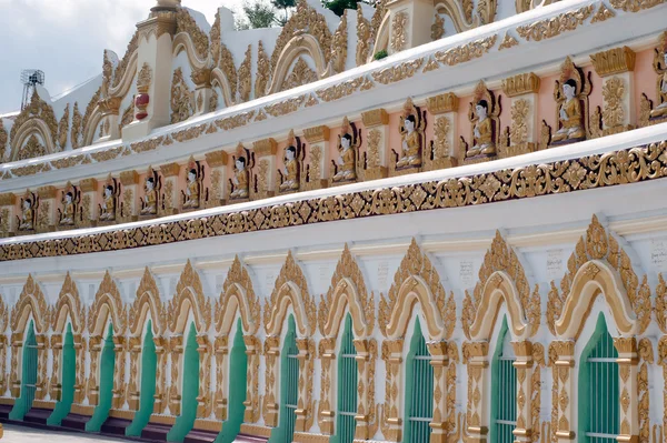 Boog van de deur van U Min Thonze grot, Sagaing hill, Myanmar. — Stockfoto