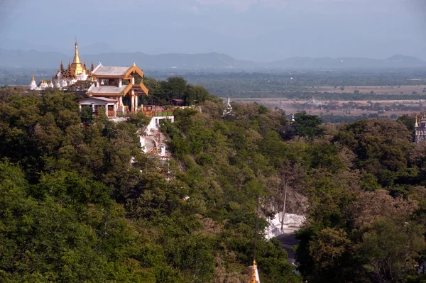 Pagode sur la colline de Sagaing, Division de Sagaing au Myanmar . — Photo