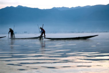 Geleneksel balıkçı net Inle Gölü, Myanmar.