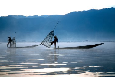 Geleneksel balıkçı net Inle Gölü, Myanmar.