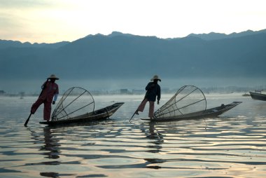 Geleneksel balıkçı net Inle Gölü, Myanmar.