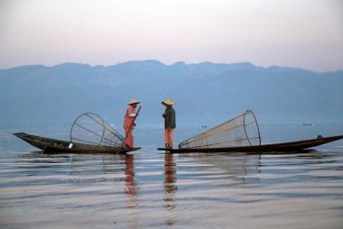 Geleneksel balıkçı net Inle Gölü, Myanmar.