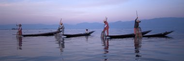 Geleneksel balıkçı net Inle Gölü, Myanmar.
