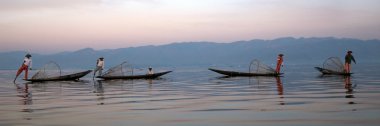 Geleneksel balıkçı net Inle Gölü, Myanmar.