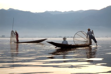 Geleneksel balıkçı net Inle Gölü, Myanmar.