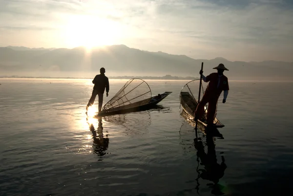 Silhouette of traditional fishermans in Inle Lake,Myanmar. — Stock Photo, Image