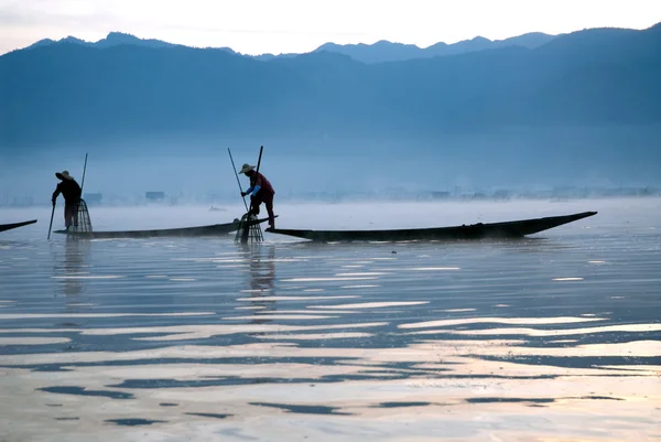 Traditional fishing by net in Inle Lake,Myanmar. — Stock Photo, Image