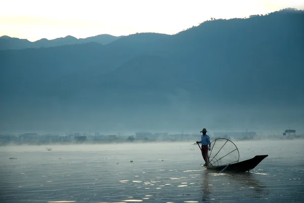 Traditional fishing by net in Inle Lake,Myanmar. — Stock Photo, Image