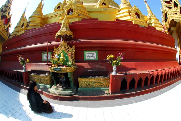 Shwemawdaw Paya pagode in Hongsawaddy, Myanmar. — Stockfoto