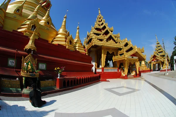 Shwemawdaw Paya Pagoda v Hongsawaddy, Myanmar. — Stock fotografie