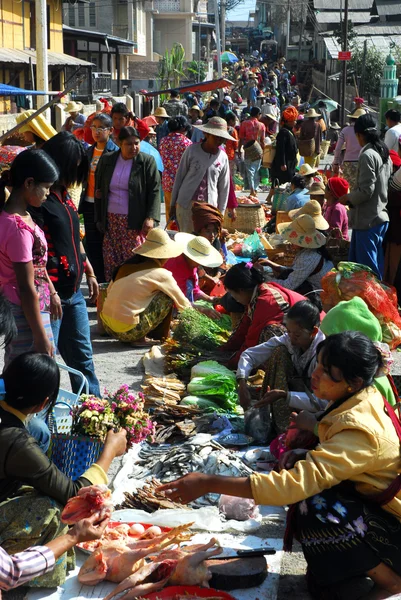 Traditional morning Myanmar market. — Stock Photo, Image