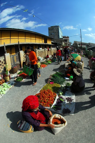 Mercado tradicional de Myanmar matinal . — Fotografia de Stock