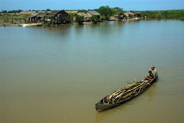 Daily life in canal near Inle lake,Myanmar. — Stok fotoğraf