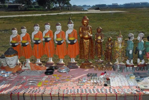 Souvenir Bouddha sculpté pour la vente . — Photo