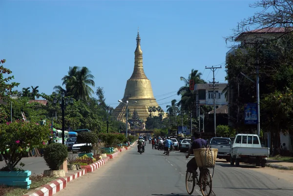 Udsigt over Shwemawdaw Pagoda i Bago, Myanmar . - Stock-foto
