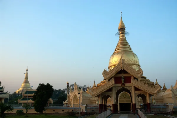 Zlatá Pagoda v Myanmaru chrámu, Yangoon, Myanmar. — Stock fotografie