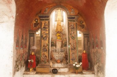 Buda'nın içinde duvar pagoda Myanmar Nyan Shwe Kgua Tapınağı