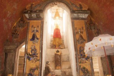 Buda'nın içinde duvar pagoda Myanmar Nyan Shwe Kgua Tapınağı