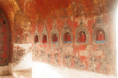 Buda'nın içinde duvar pagoda Myanmar Nyan Shwe Kgua Tapınağı
