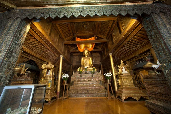Golden Buddha inside at wood Church of Nyan Shwe Kgua temple in Myanmar. — Stock Photo, Image