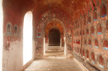 Buda'nın içinde duvar pagoda Myanmar Nyan Shwe Kgua Tapınağı