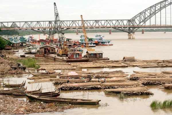 Bamboo raft on port activities in Ayeyarwaddy river ,Myanmar. — Stock Photo, Image
