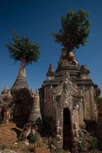 Starożytnej świątyni buddyjskiej w obszarze słynnego jeziora Inle w Myanmar. — Zdjęcie stockowe