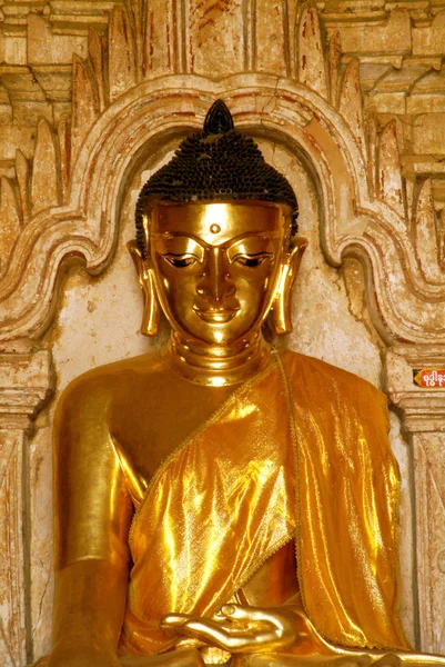 Socha Buddhy v chrámu Ananda, Bagan, Myanmar . — Stock fotografie