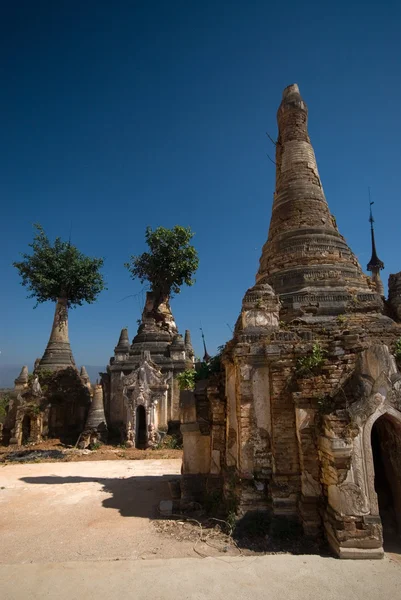 Scenic view of buddhist pagodas , Inle lake , Myanmar . — Stock Photo, Image